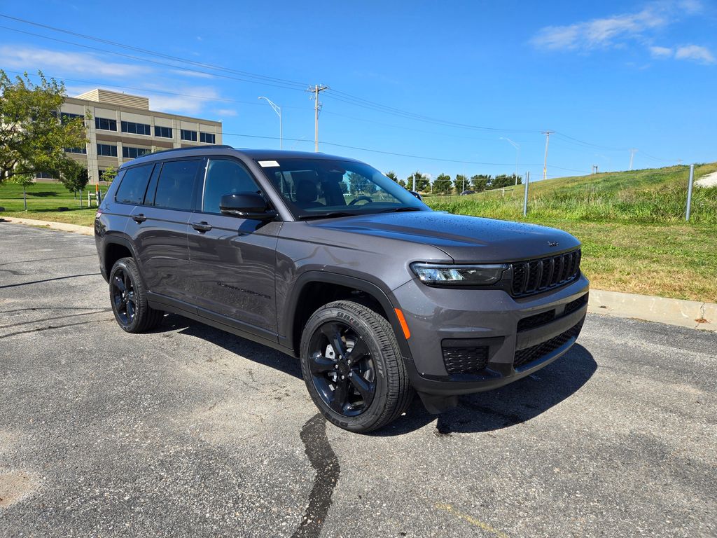 2025 Jeep Grand Cherokee L Altitude's photo