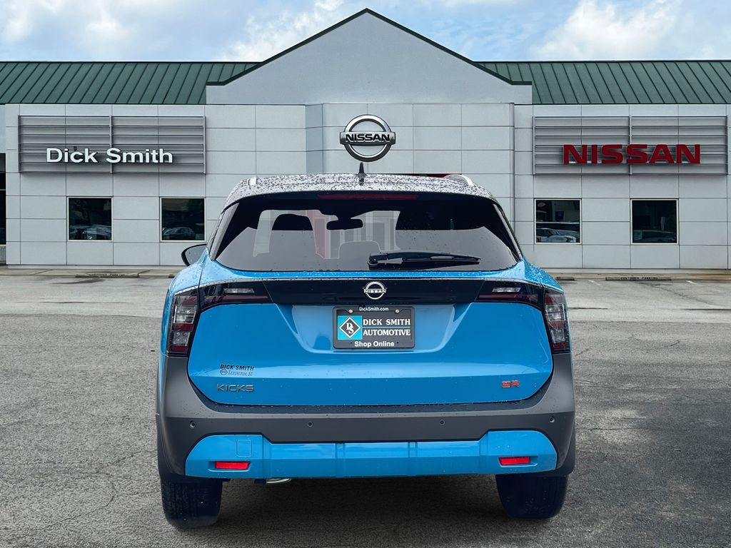 2025 Nissan Kicks SR photo 2