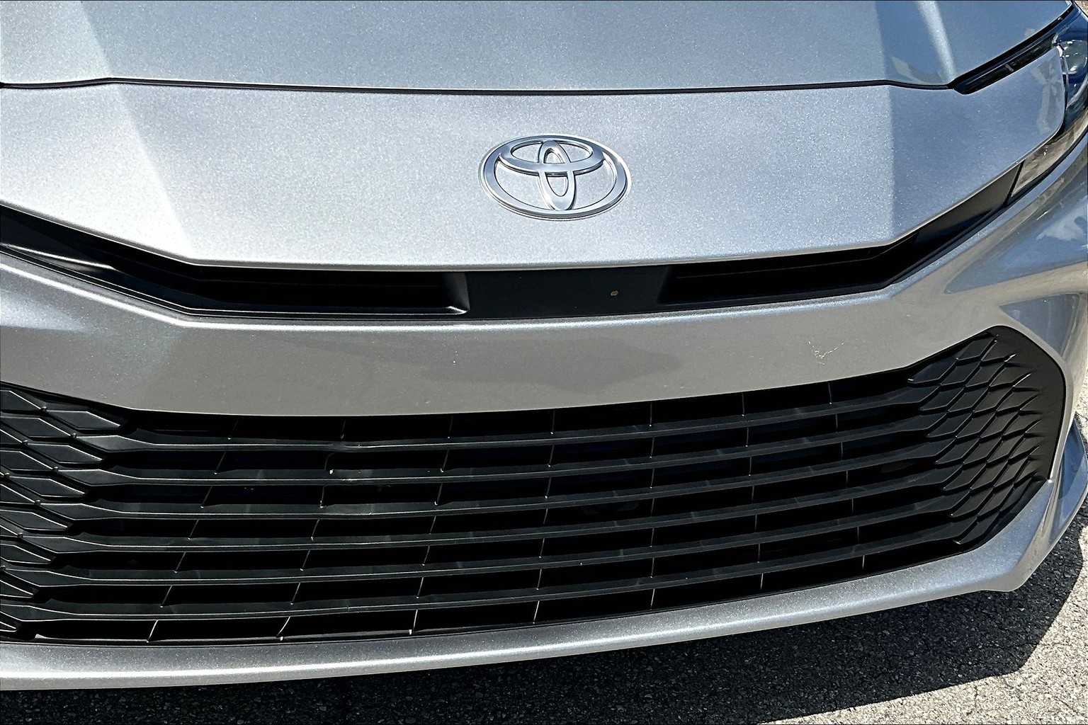 2025 Toyota Camry LE photo 28