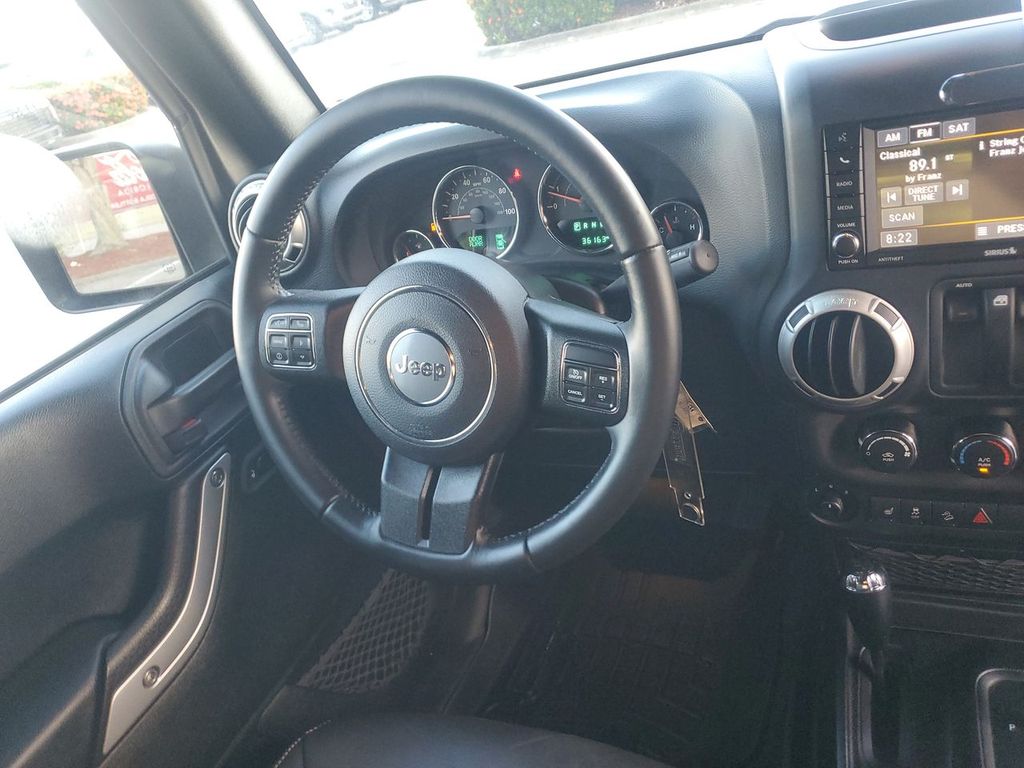2018 Jeep Wrangler Sahara photo 7