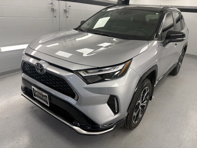 2025 Toyota RAV4 XSE's photo