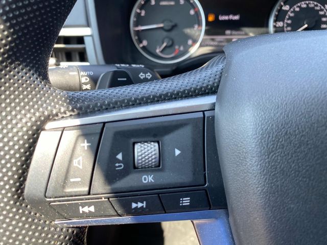 2024 Mitsubishi Outlander ES photo 16