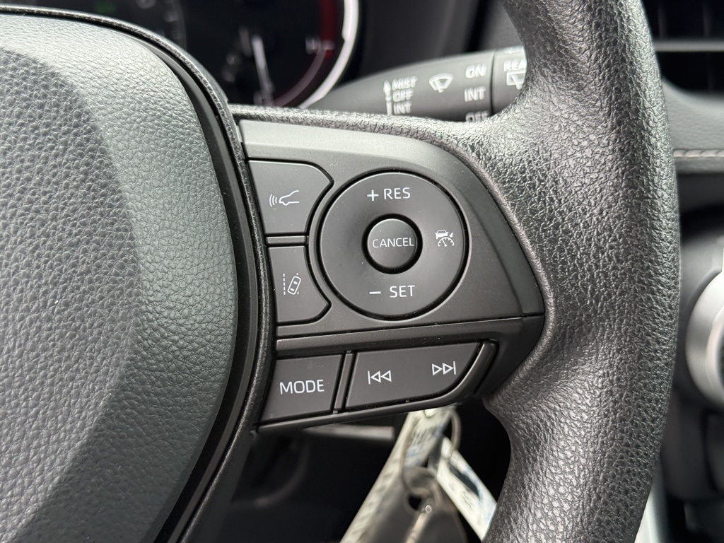 2025 Toyota RAV4 LE photo 21
