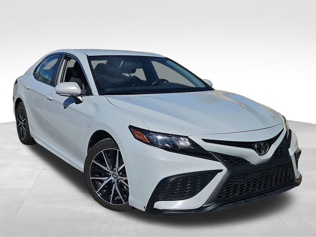 2023 Toyota Camry SE's photo