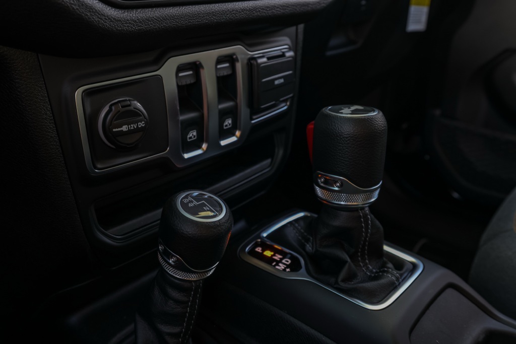 New 2026 Black Clear-Coat Exterior Paint Jeep Sport image 27