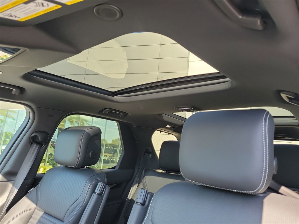 2025 Land Rover Discovery S photo 26
