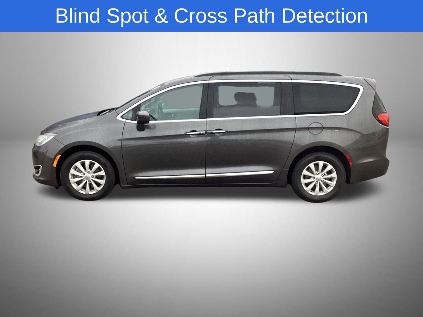 2017 Chrysler Pacifica Touring L photo 2