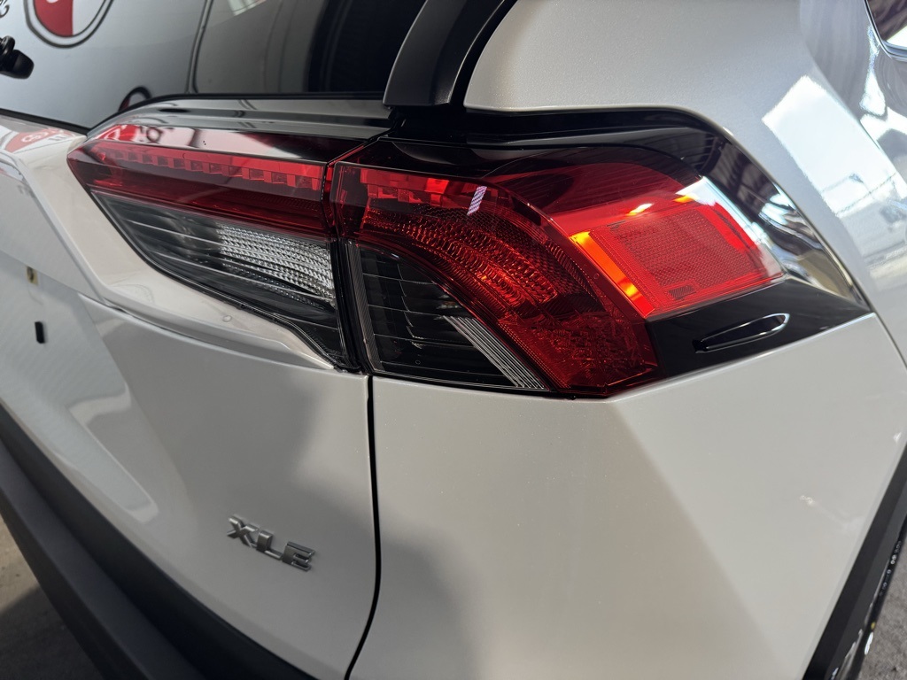 2025 Toyota RAV4 XLE Premium photo 19