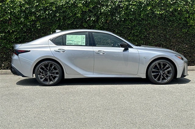 2025 Lexus IS 350 F SPORT photo 4