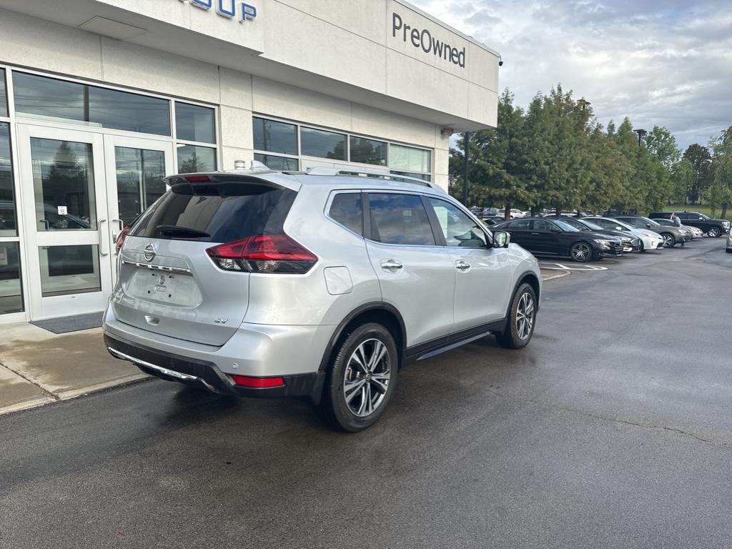 2019 Nissan Rogue SV photo 2