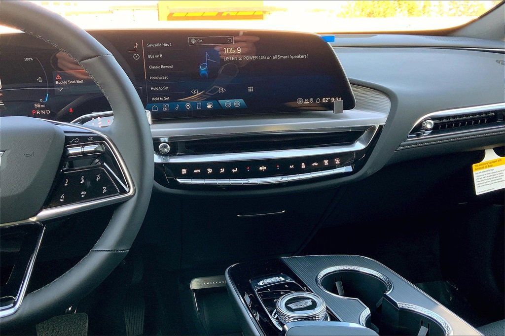 2025 Cadillac Lyriq Luxury photo 4