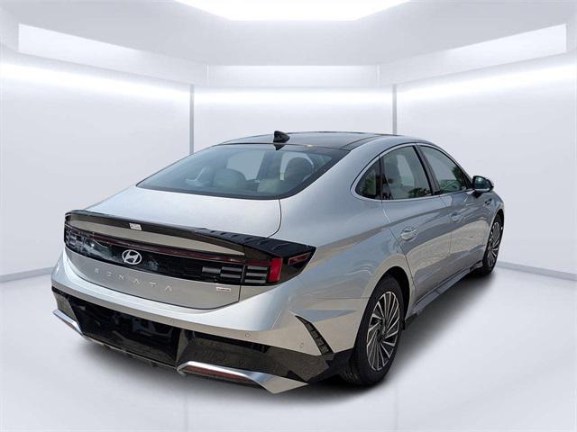 2025 Hyundai Sonata Hybrid Limited photo 3