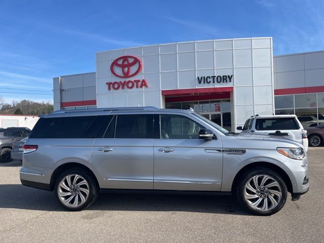 2022 Lincoln Navigator L Reserve photo 3