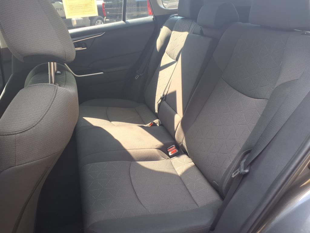2022 Toyota RAV4 XLE photo 3
