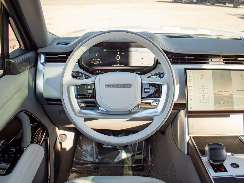 2025 Land Rover Range Rover SV photo 9