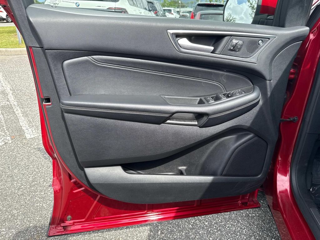 2020 Ford Edge Titanium photo 17
