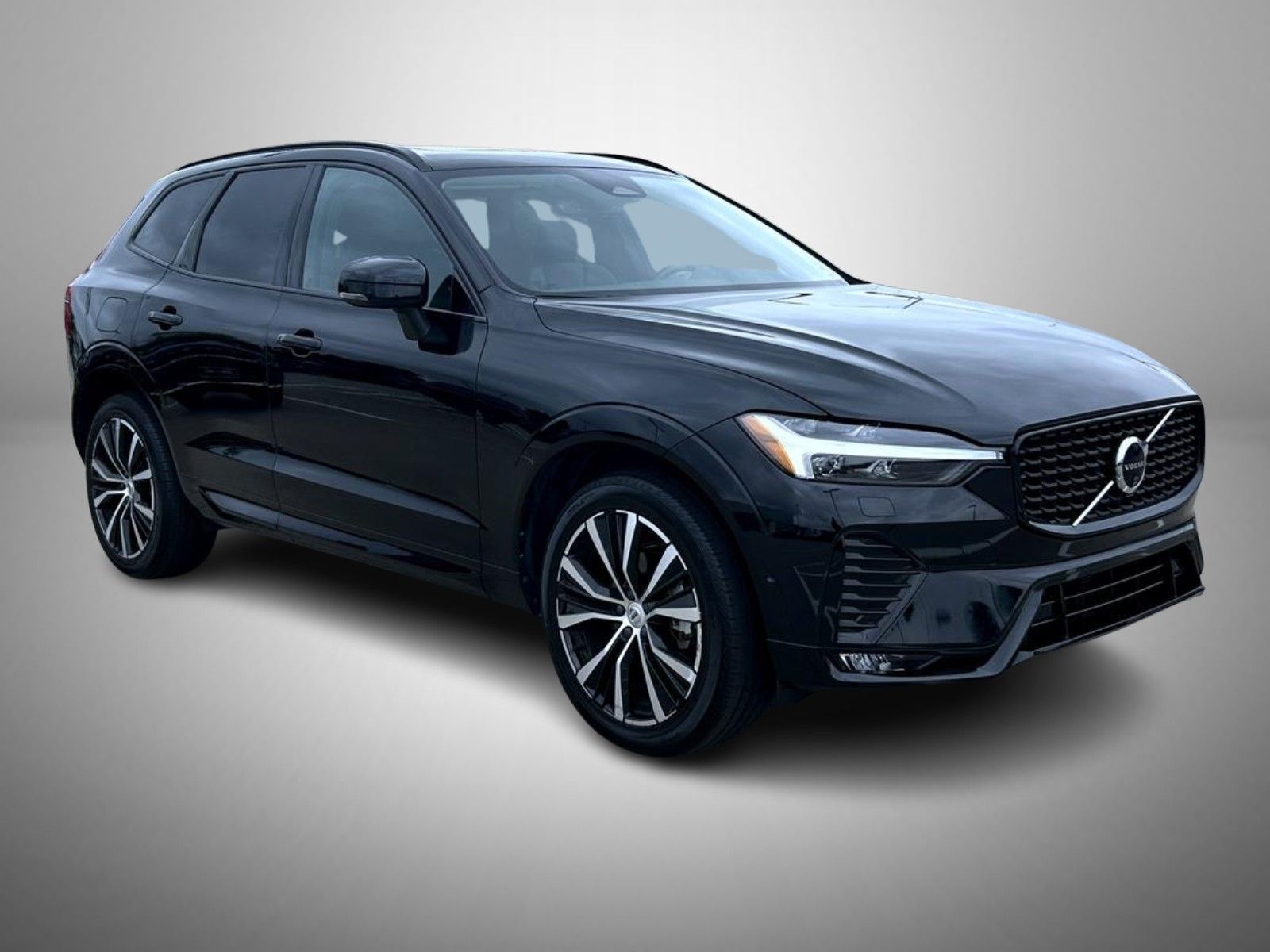 2024 Volvo XC60 B5 Plus photo 2