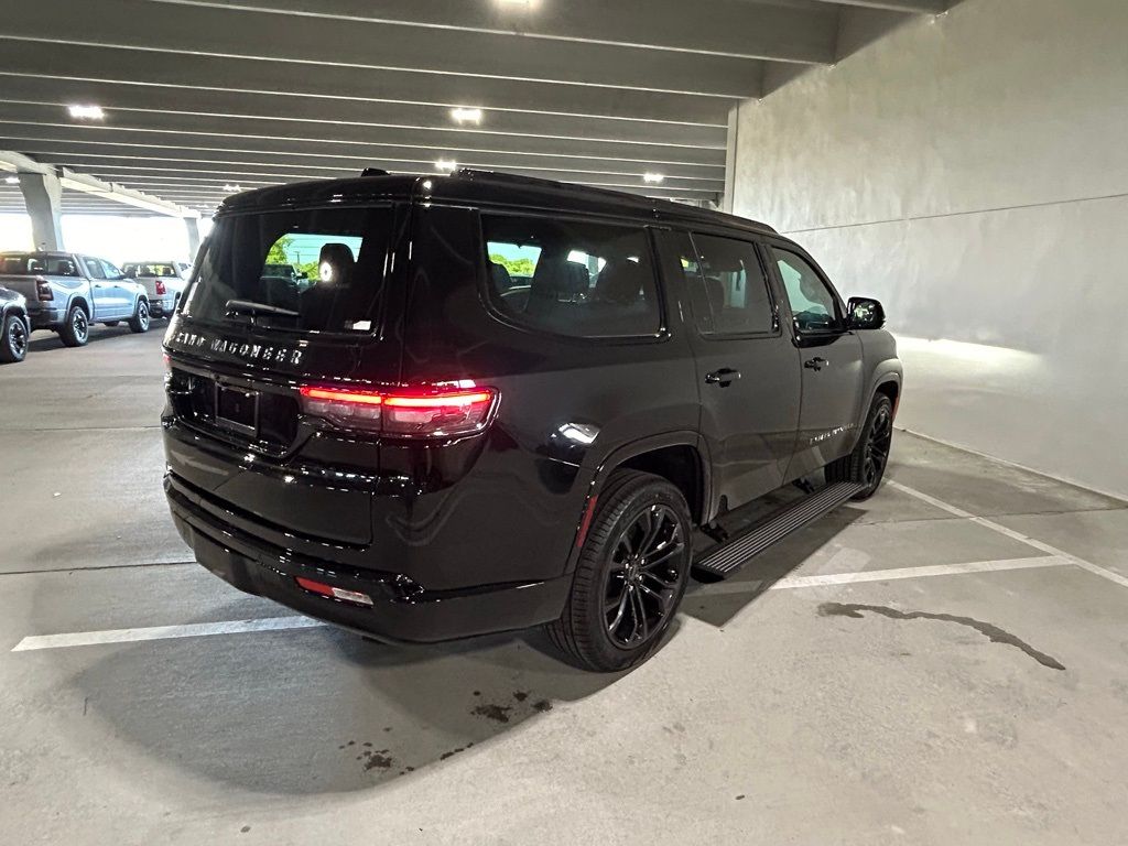 2024 Jeep Grand Wagoneer III photo 3