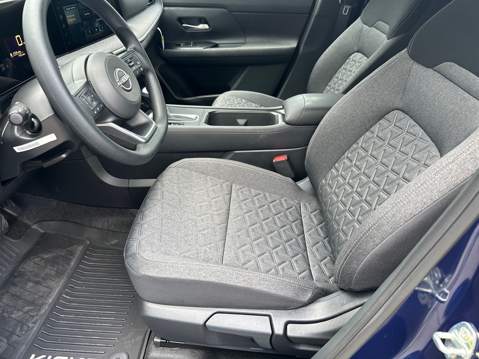 2025 Nissan Kicks SV photo 9