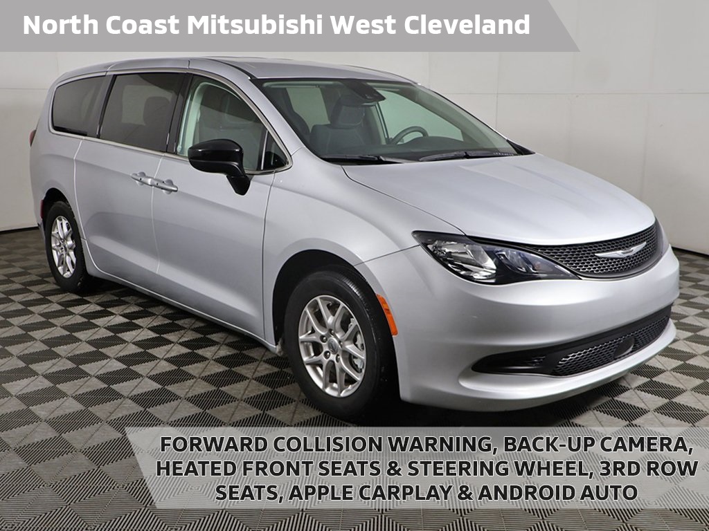 Pre-Owned 2024 Chrysler Voyager LX's photo