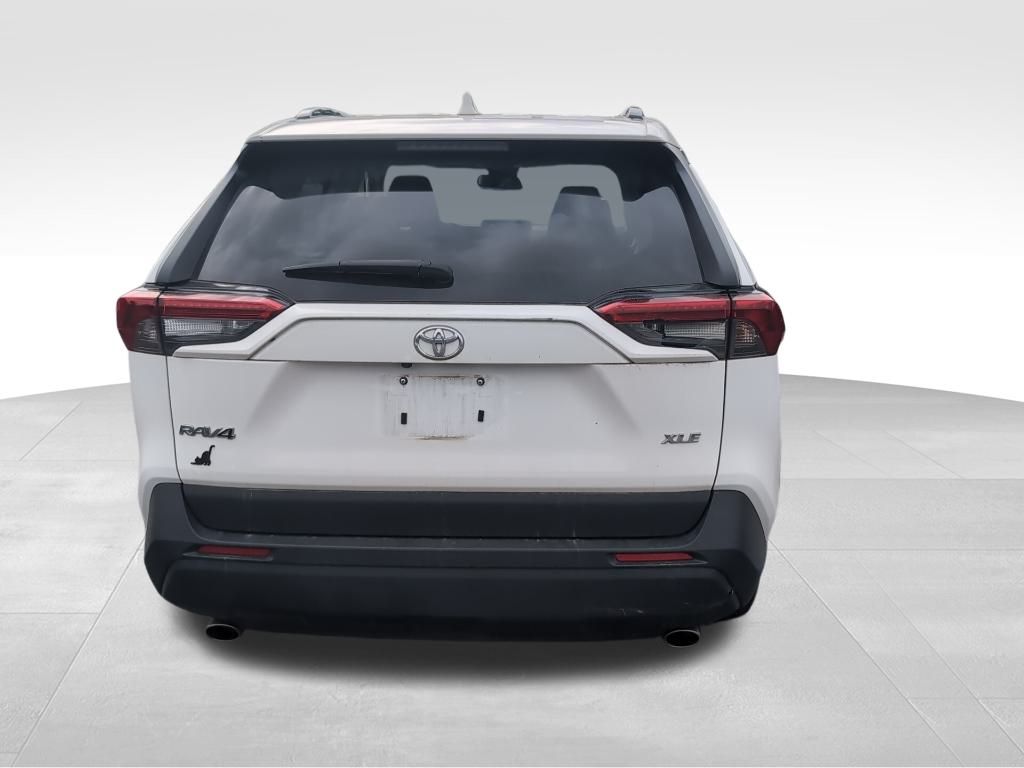 2023 Toyota RAV4 XLE photo 4