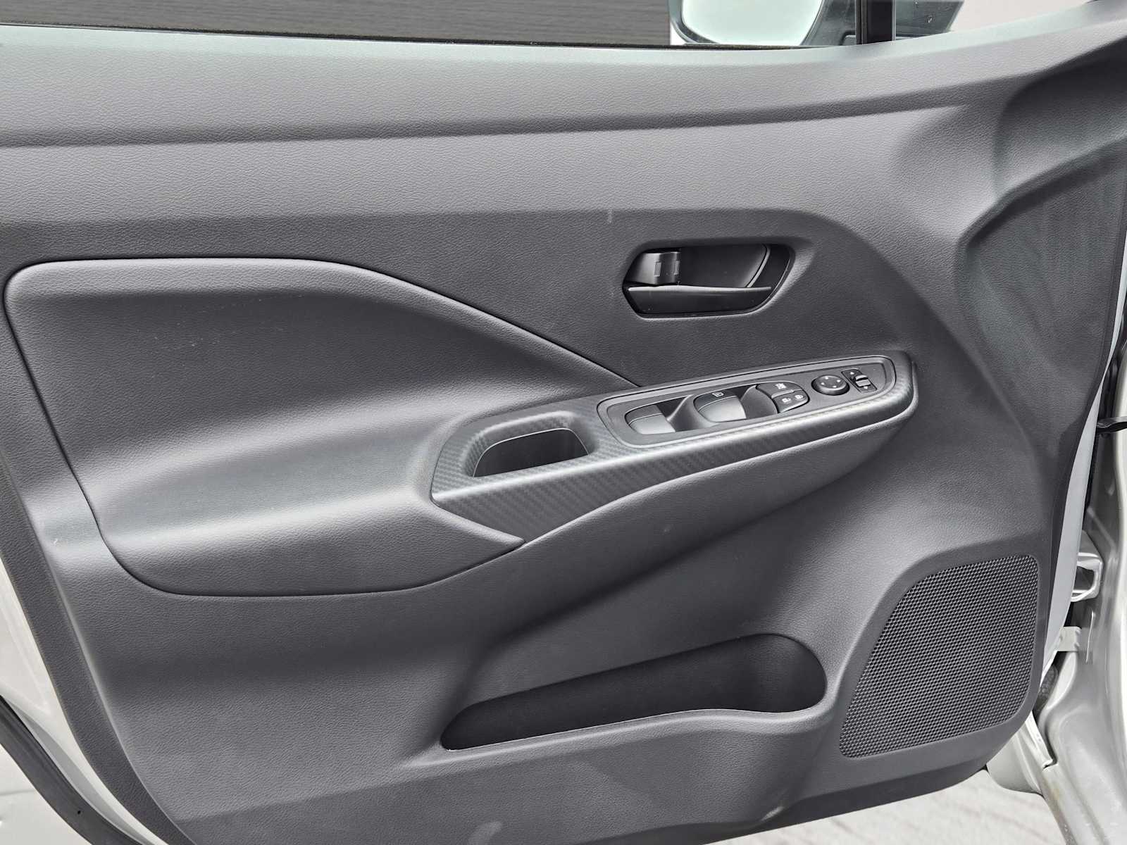 2025 Nissan Versa S photo 18