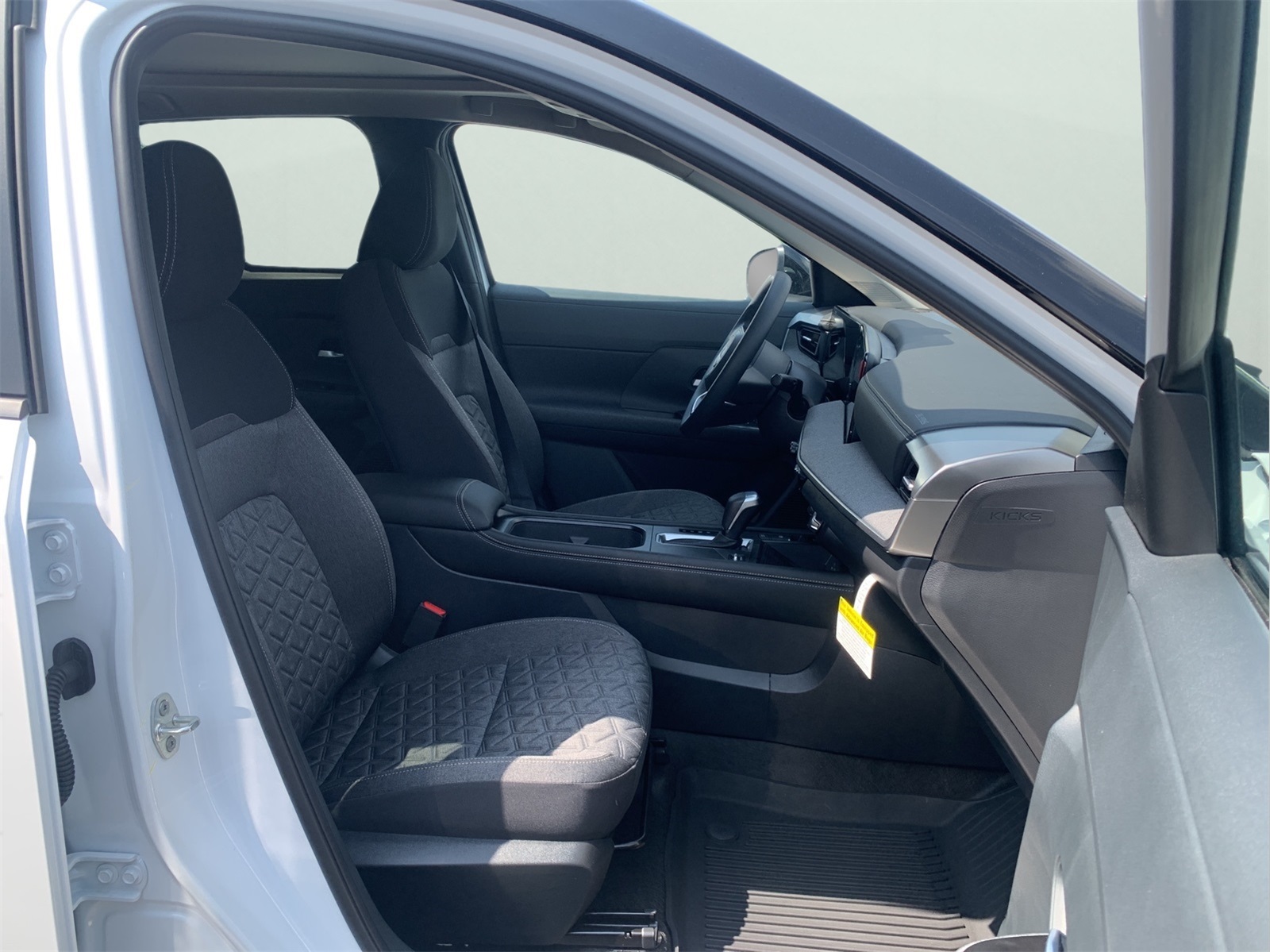 2025 Nissan Kicks SV photo 24