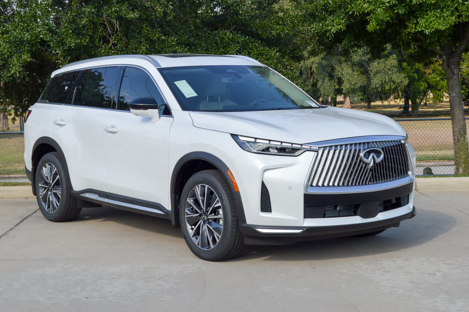 2026 Infiniti QX60 Luxe photo 2