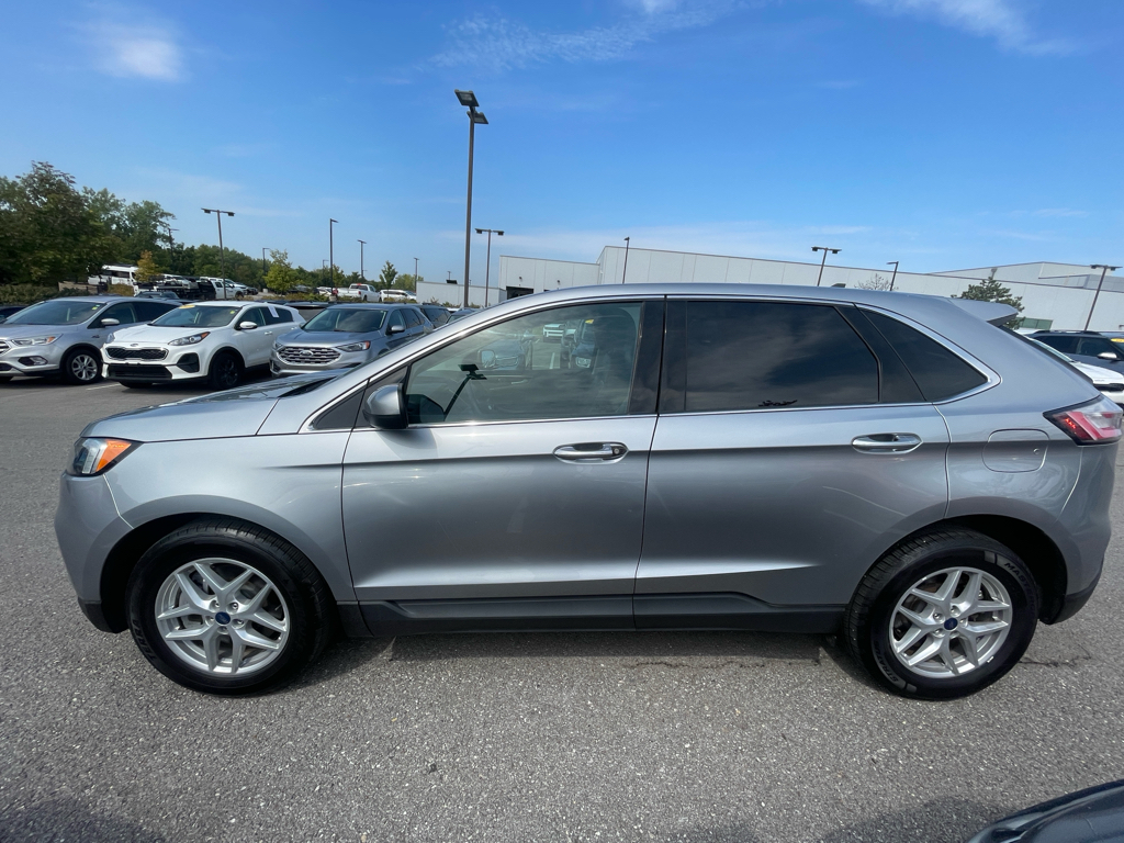 2022 Ford Edge SEL photo 2
