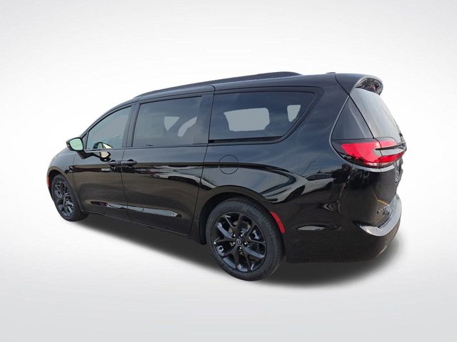 2026 Chrysler Pacifica photo 3