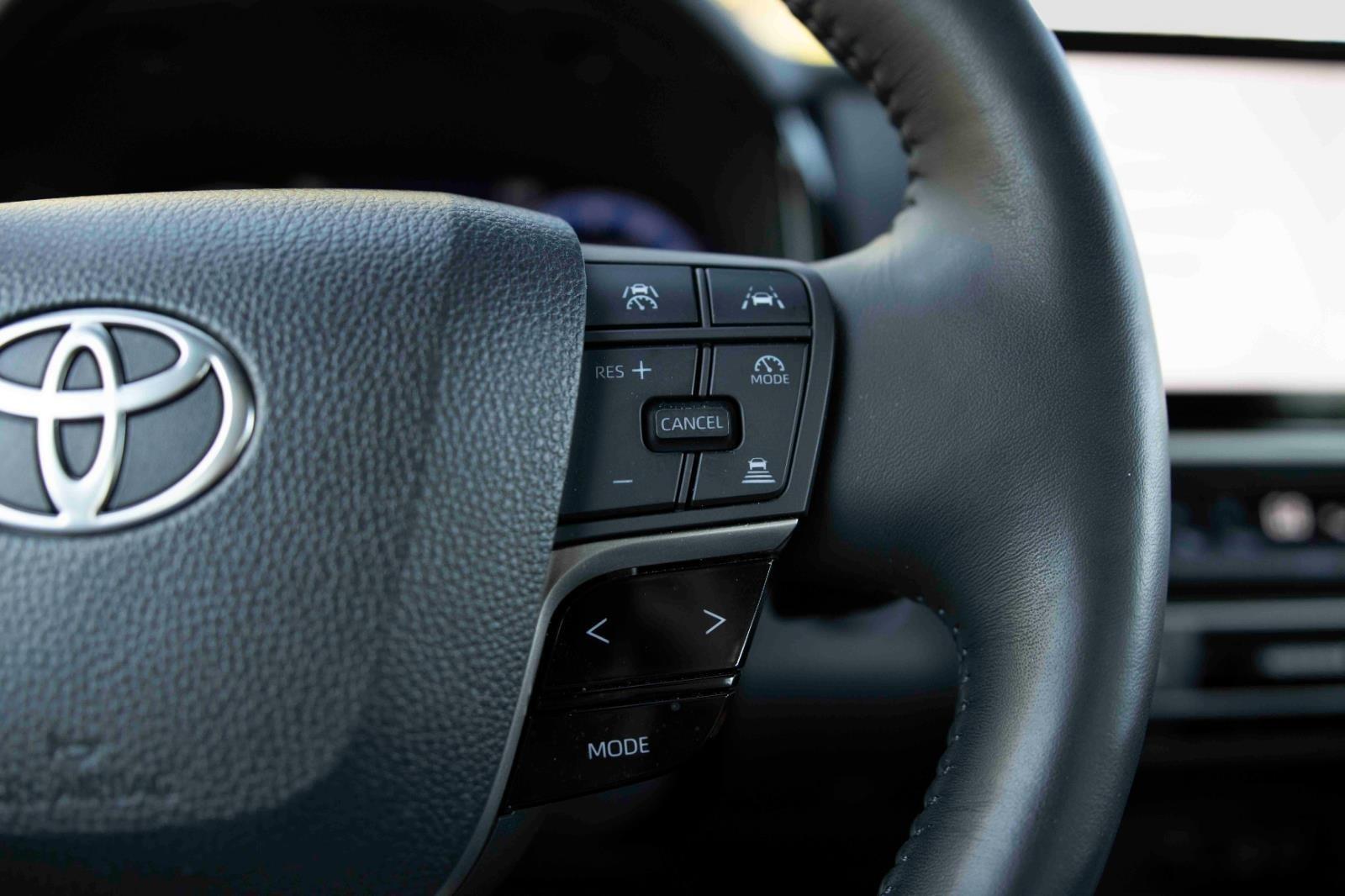 2025 Toyota Camry LE photo 6