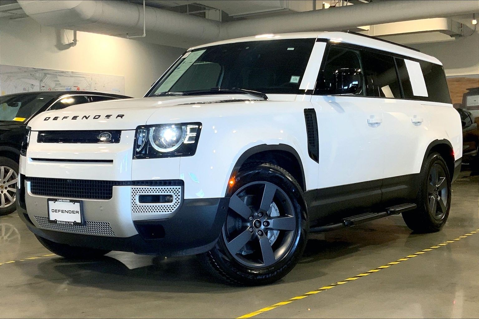 2025 Land Rover Defender S's photo