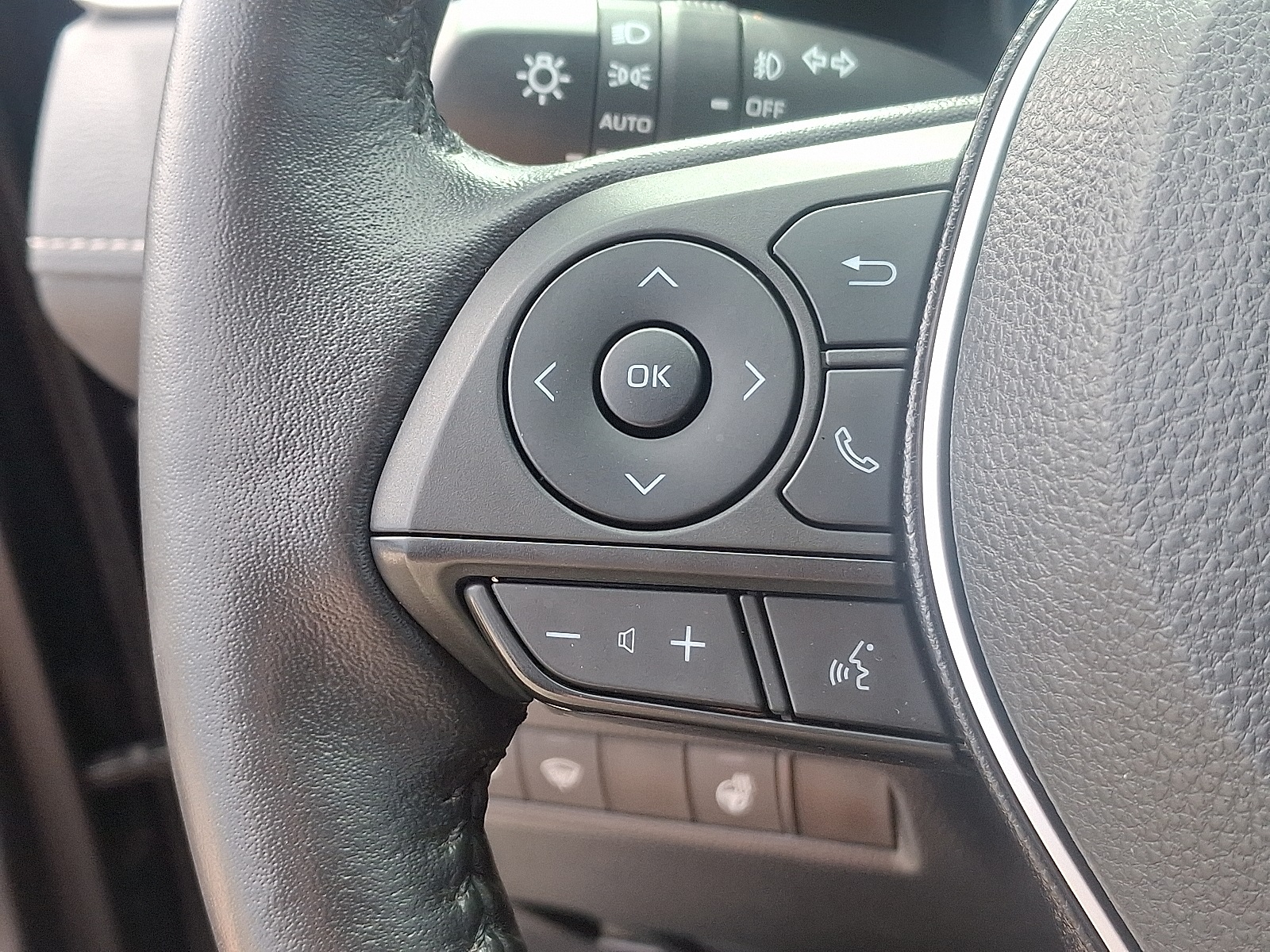 2021 Toyota RAV4 Hybrid XLE photo 21