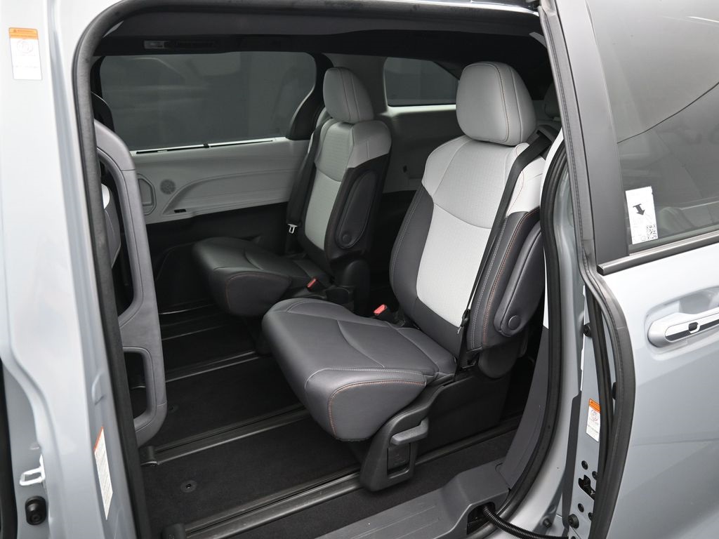 2024 Toyota Sienna XSE photo 26