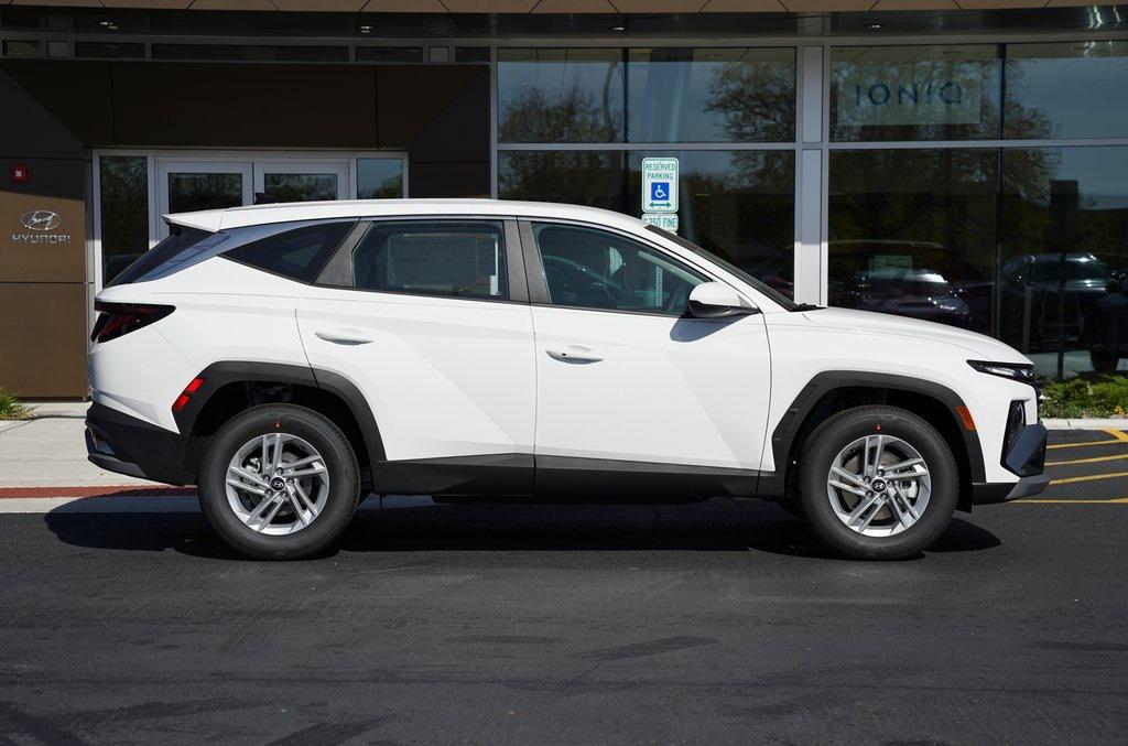 2025 Hyundai Tucson SE photo 3