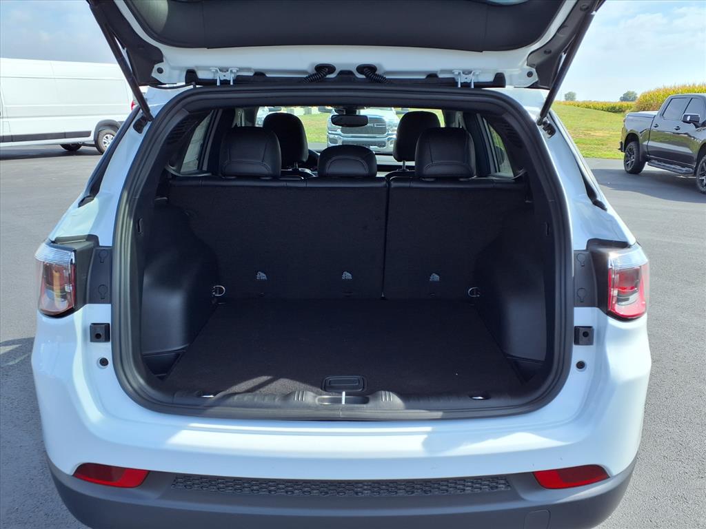 2026 Jeep Compass Latitude Altitude photo 10