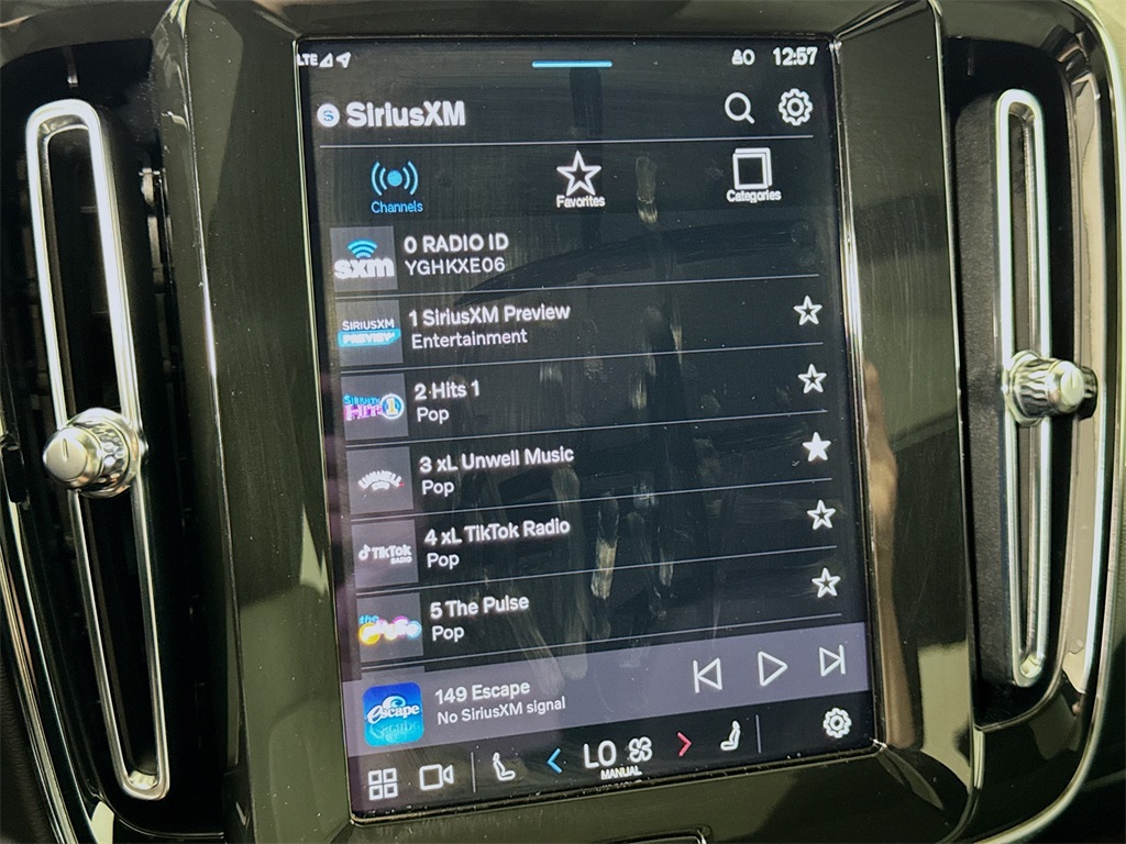 2025 Volvo XC40 Core photo 26