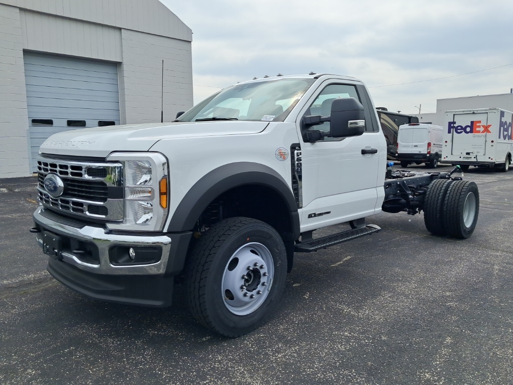 2025 Ford F-600 Super Duty Chassis Cab XL's photo