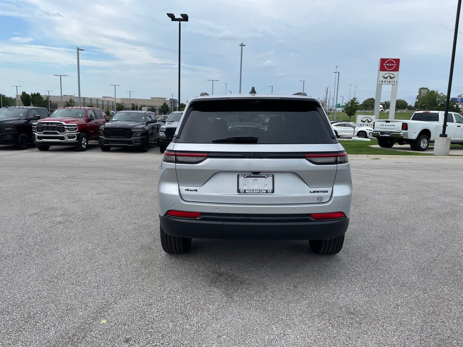 2025 Jeep Grand Cherokee Limited photo 8