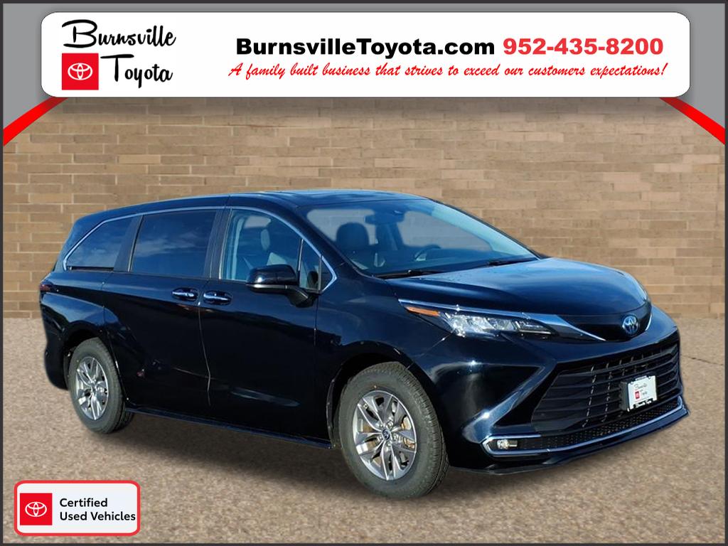 2023 Toyota Sienna XLE's photo