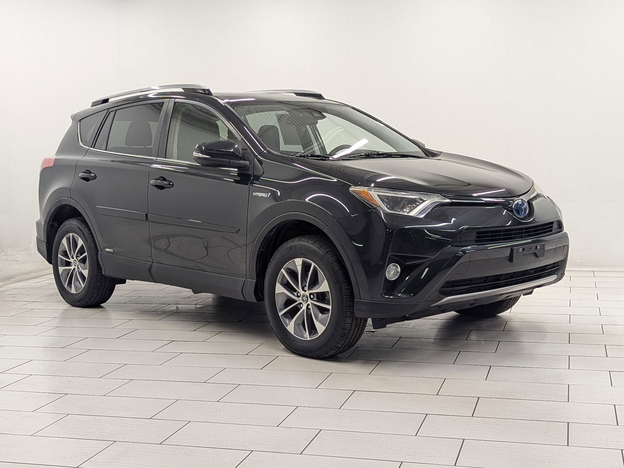 2018 Toyota RAV4 Hybrid LE photo 4