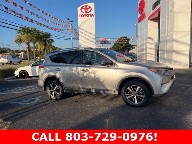 2016 Toyota RAV4 XLE photo 2