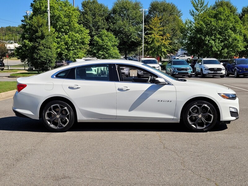 2023 Chevrolet Malibu 1LT photo 2