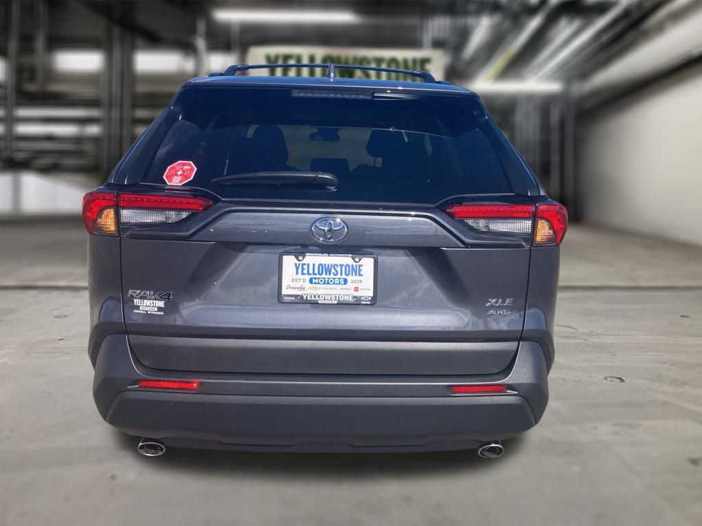2025 Toyota RAV4 XLE photo 7