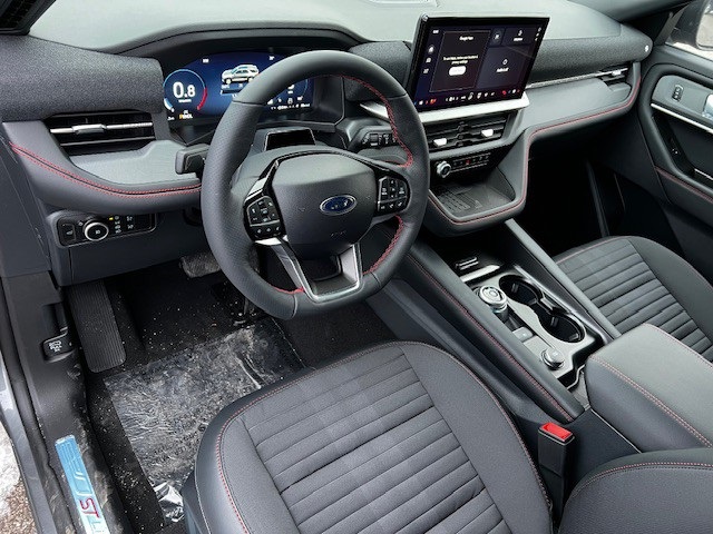 2025 Ford Explorer ST-Line photo 12