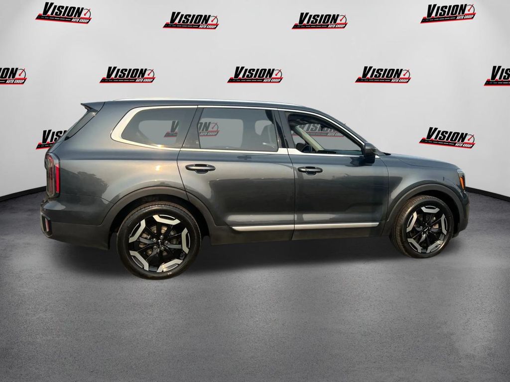 2023 Kia Telluride EX photo 4