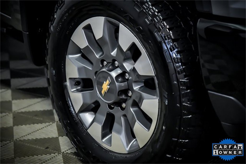 2024 Chevrolet Silverado 2500HD Custom photo 3