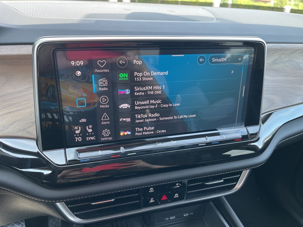 2025 Volkswagen Atlas SE Technology photo 8