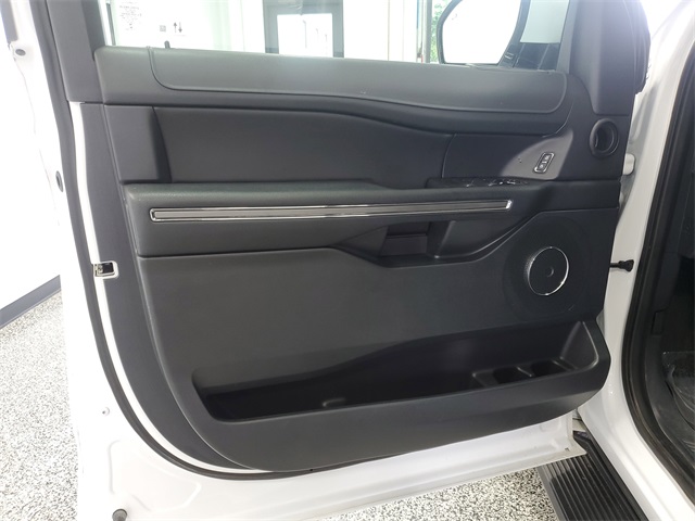 2022 Ford Expedition MAX XLT photo 6