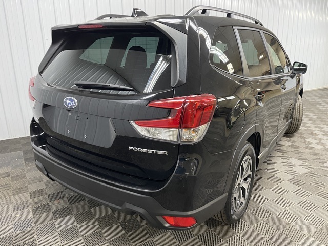 2023 Subaru Forester Premium photo 4